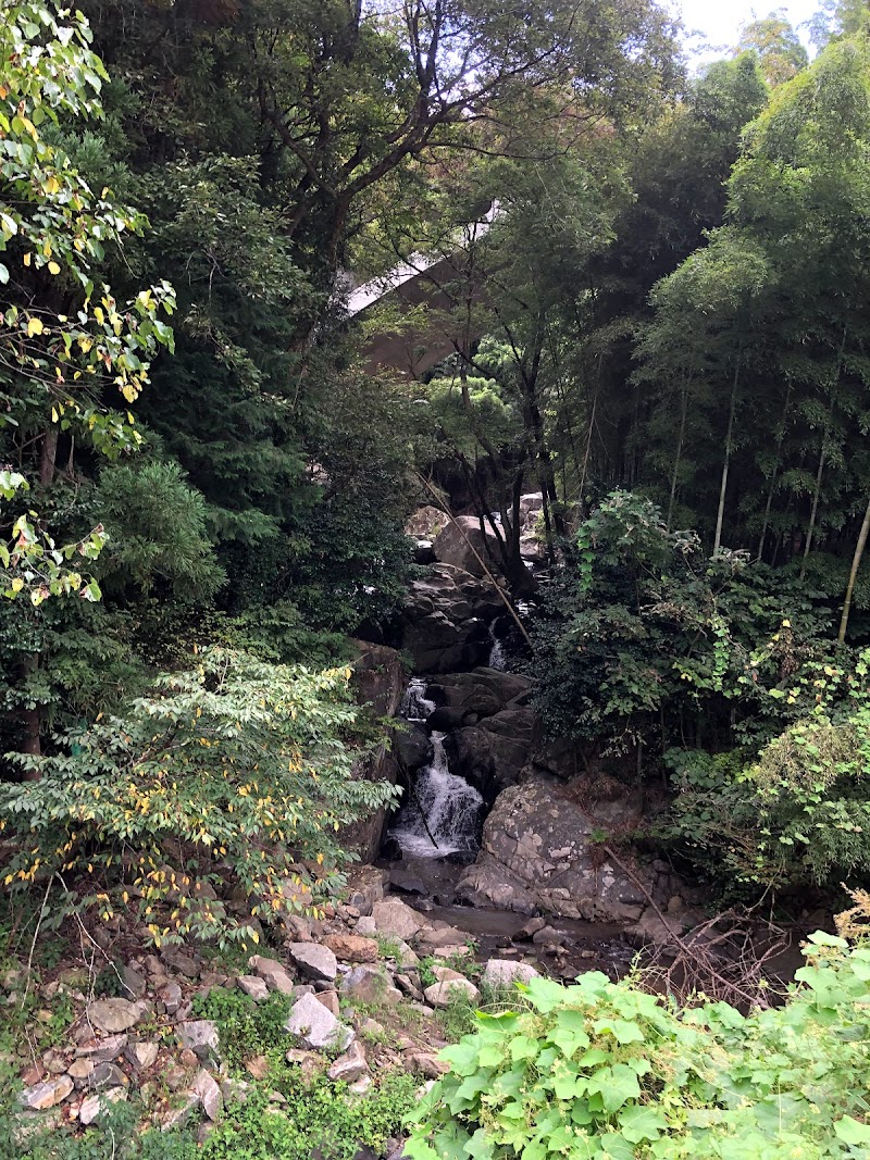 百々目木の滝
