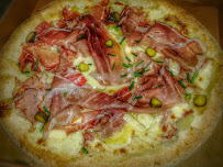 Pizza du Pizzas à emporter Divino-Pizzeria-Sassenage-champion de France de la pizza - n°11