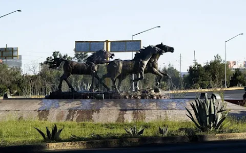 Monumento a Los Indomables image