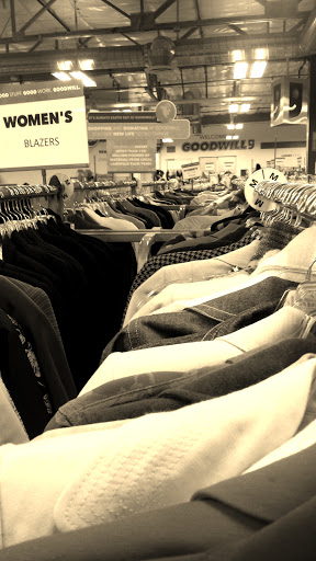 Thrift Store «48th & Baseline Goodwill Retail Store & Donation Center», reviews and photos, 2700 W Baseline Rd, Tempe, AZ 85283, USA