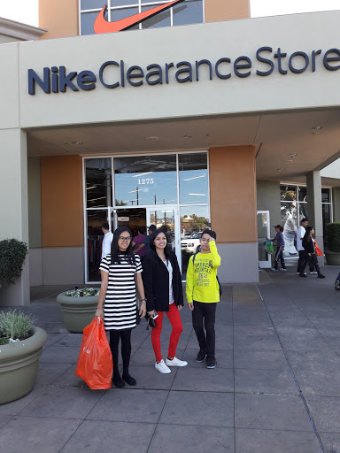 Sporting Goods Store «Nike Clearance Store», reviews and photos, 1275 Marina Blvd, San Leandro, CA 94577, USA