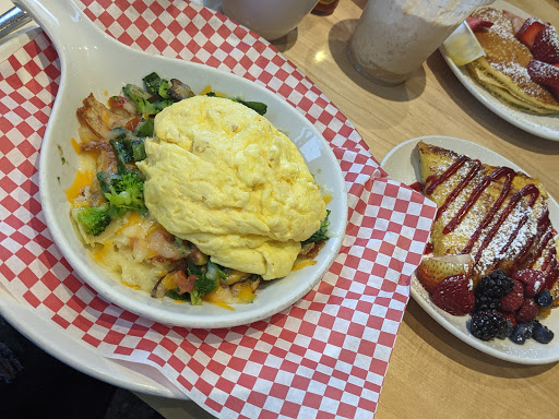 Shopping Mall «Mercado Del Lago Mall», reviews and photos, 8320 N Hayden Rd, Scottsdale, AZ 85258, USA