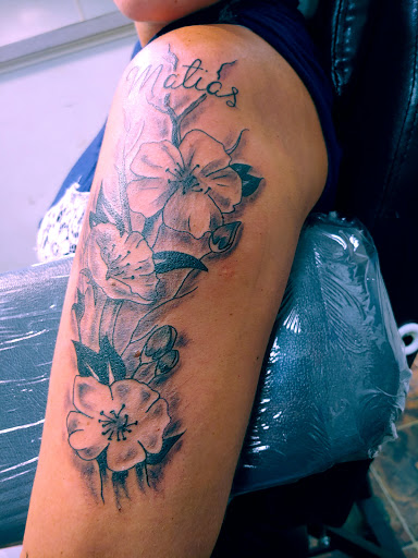 Tattoo Shop «Aces & Eights Tattoo Shop», reviews and photos, 6846 Park Blvd N, Pinellas Park, FL 33781, USA