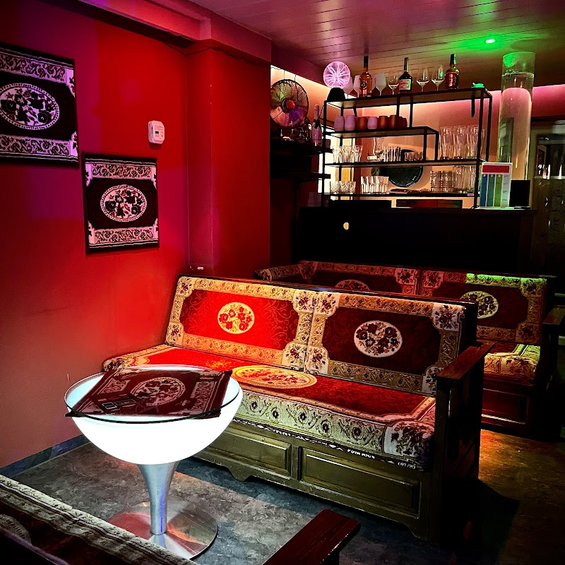 KENDO Shisha, Cocktail & Chillout-Lounge & Kendos Toastik mit BubbleTea