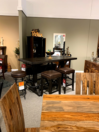 Shopping Mall «Deerbrook Shopping Center», reviews and photos, 110 S Waukegan Rd, Deerfield, IL 60015, USA