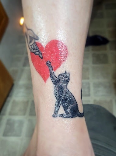 Tattoo Shop «Aardvark Tattoo Company», reviews and photos, 14804 SE Powell Blvd, Portland, OR 97236, USA