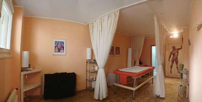 Rezensionen über Gesundheits Center Arirat Massage in Basel - Masseur