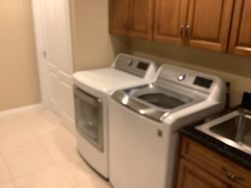 Appliance Store «Famous Tate Appliance & Bedding Centers», reviews and photos, 3790 Tampa Rd, Oldsmar, FL 34677, USA