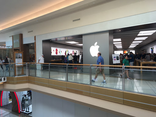 Shopping Mall «International Plaza and Bay Street», reviews and photos, 2223 N Westshore Blvd, Tampa, FL 33607, USA