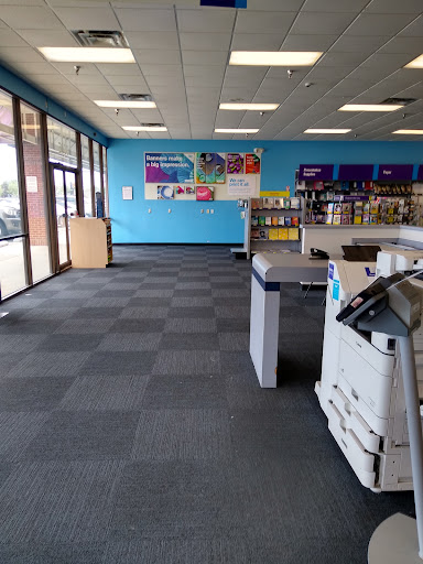 Print Shop «FedEx Office Print & Ship Center», reviews and photos, 303 E Battlefield Rd E, Springfield, MO 65807, USA