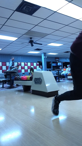 Bowling Alley «Red Circle Bar & Lanes», reviews and photos, 6056 State Rd, Cleveland, OH 44134, USA