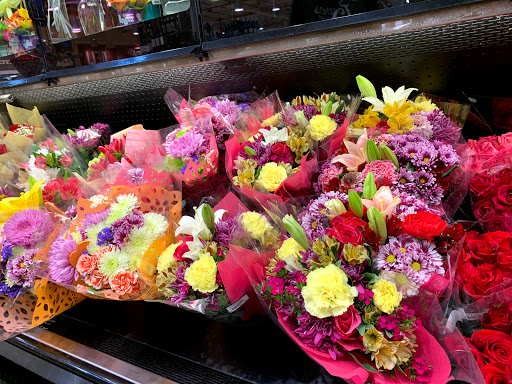 Grocery Store «Lowes Foods», reviews and photos, 1581 New Garden Rd, Greensboro, NC 27410, USA