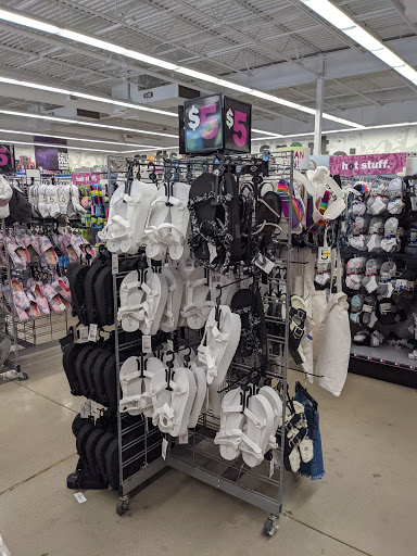 Variety Store «Five Below», reviews and photos, 781 Shoppes Blvd, North Brunswick Township, NJ 08902, USA