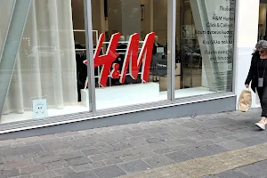 H&M image