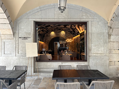 Mon mignon Restaurant - Pujada del Pont de Pedra, 2, 17004 Girona, Spain