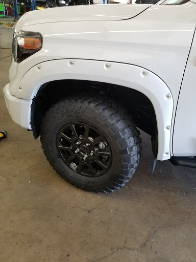 Truck Accessories Store «4 Wheel Parts - Houston Sweet Lake», reviews and photos, 13820 Westheimer Rd, Houston, TX 77077, USA