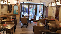 Atmosphère du Restaurant libanais Falafel Byblos traiteur à Grenoble - n°1