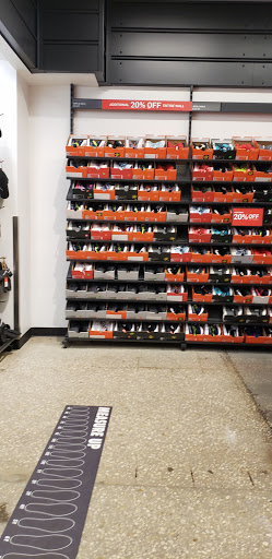 Shopping Mall «The Lake Buena Vista Factory Stores», reviews and photos, 15657 S Apopka Vineland Rd, Orlando, FL 32821, USA