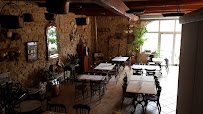 Atmosphère du Au Petit Café L'independant Le Journal D'ici. Bar restaurant à Narbonne - n°8