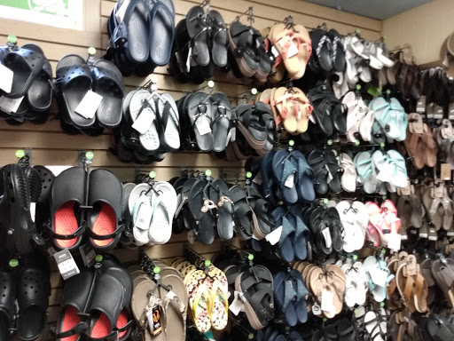 Clothing Store «Walk In the Woods», reviews and photos, 116 W 5th Ave, Mt Dora, FL 32757, USA