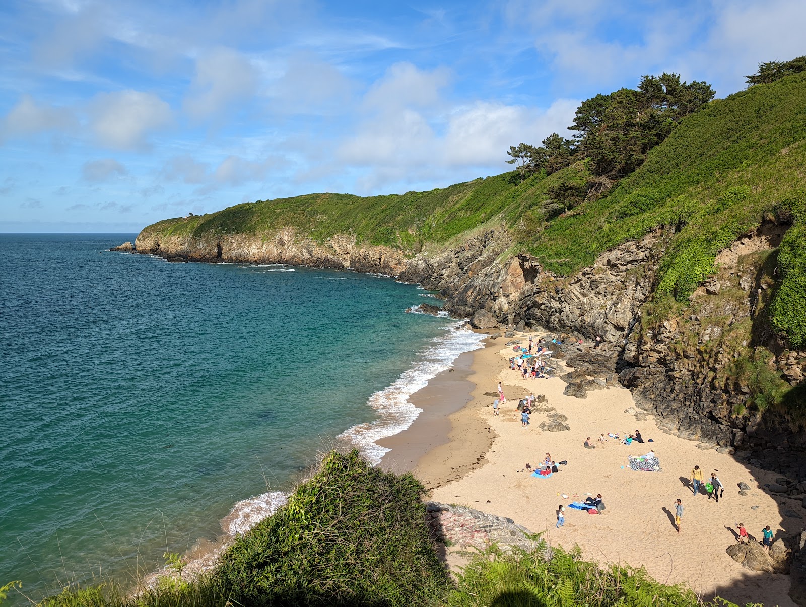 Foto von Plage de la Pissotte mit beiger sand Oberfläche