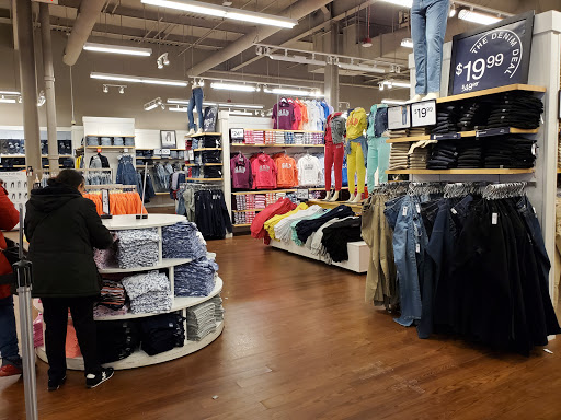 Clothing Store «Gap Outlet», reviews and photos, 640 Bergen Town Center, Paramus, NJ 07652, USA