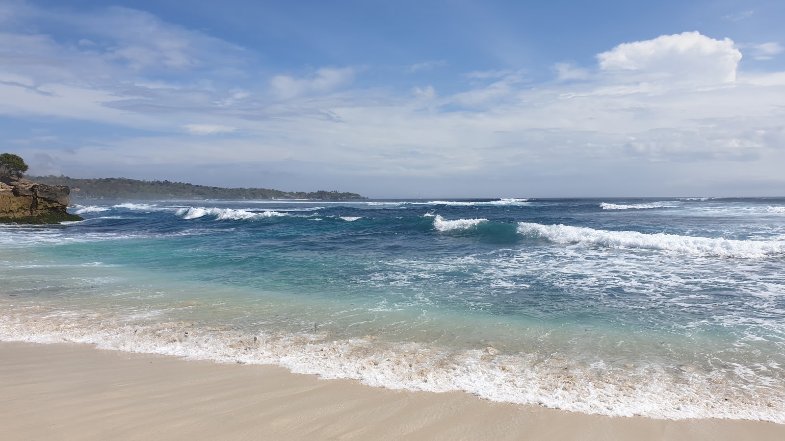 Foto van Dream Beach ondersteund door kliffen