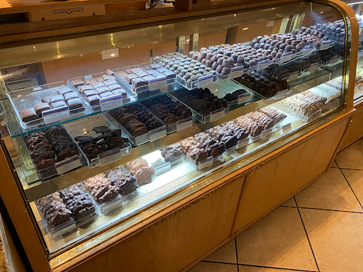 Chocolate Shop «Rocky Mountain Chocolate Factory», reviews and photos, 126 S Main St, Breckenridge, CO 80424, USA