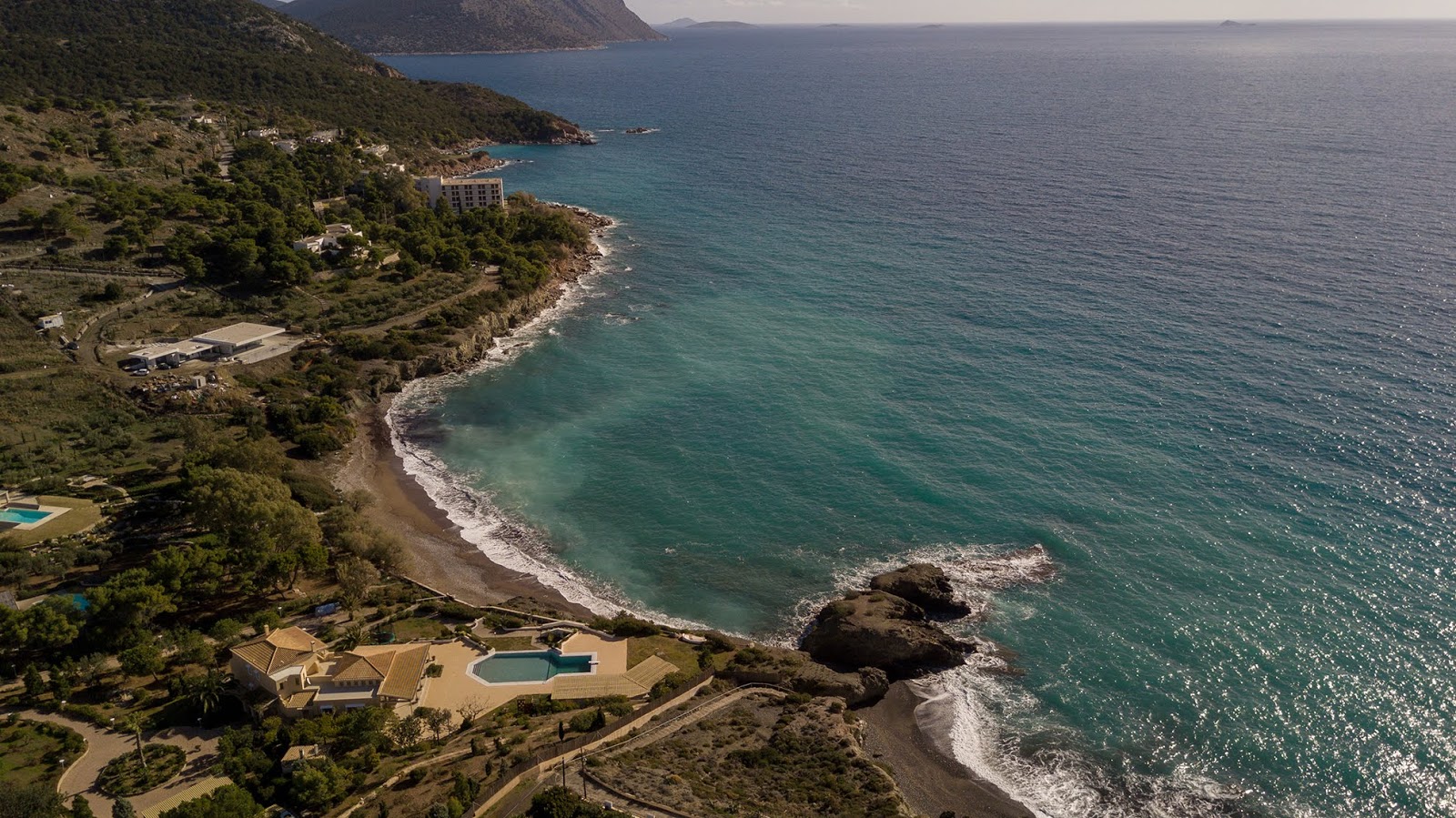 Paralia Mpourloto'in fotoğrafı - rahatlamayı sevenler arasında popüler bir yer