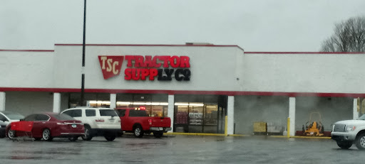 Home Improvement Store «Tractor Supply Co.», reviews and photos, 405 E Clifty Dr, Madison, IN 47250, USA