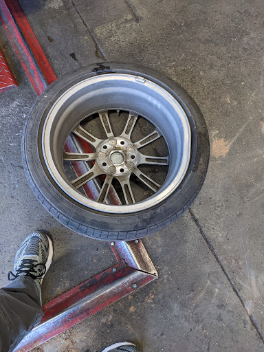 Tire Shop «Discount Tire Store - Tucson, AZ», reviews and photos, 3960 W Ina Rd, Tucson, AZ 85741, USA