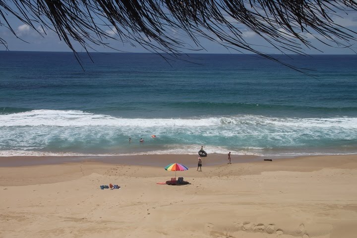 Photo de Ponta Mamoli Beach avec rivage droit, long