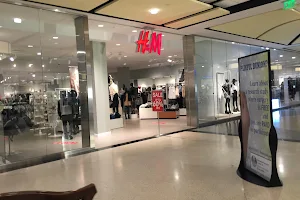 H&M image