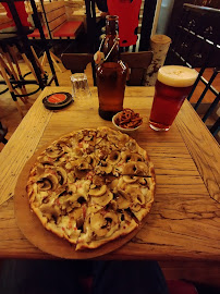 Tarte flambée du Restaurant de spécialités alsaciennes L'Alsacien République - Restaurant / Bar à Flammekueche à Paris - n°13