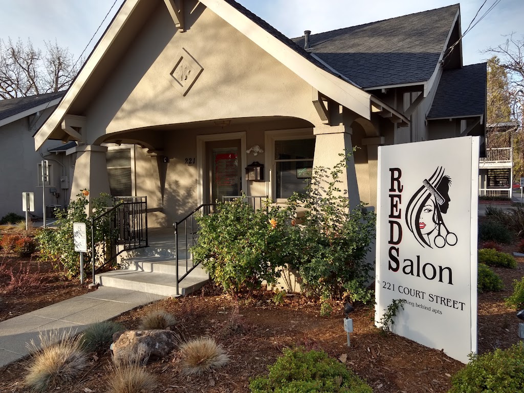 Red's Salon 95695