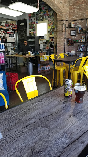 Liquor Store «The Craft Beer Store Libertyville», reviews and photos, 107 W Church St, Libertyville, IL 60048, USA