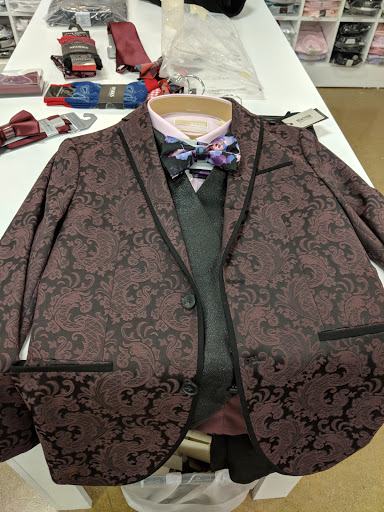 Clothing Store «K&G Fashion Superstore», reviews and photos, 1524 Butterfield Rd D, Downers Grove, IL 60515, USA