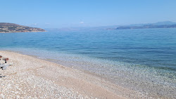 Paralia Xiropigadou II'in fotoğrafı uçurumlarla desteklenmiş