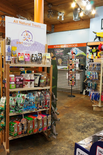 Pet Supply Store «Petapoluza Pet Supply & Grooming», reviews and photos, 114 N 36th St, Seattle, WA 98103, USA