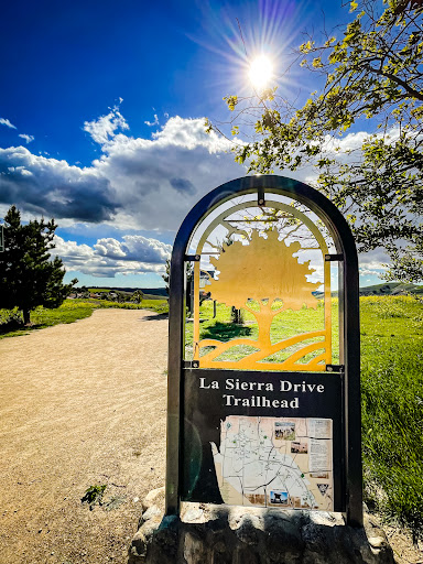 La Sierra Drive Trailhead
