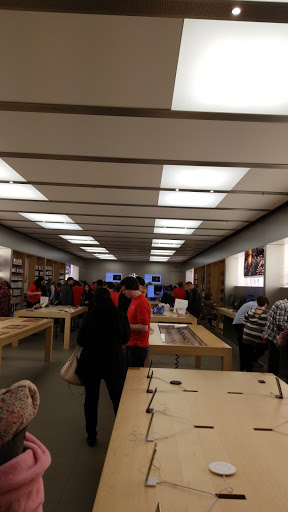 Computer Store «Apple Columbia», reviews and photos, 10300 Little Patuxent Pkwy, Columbia, MD 21044, USA