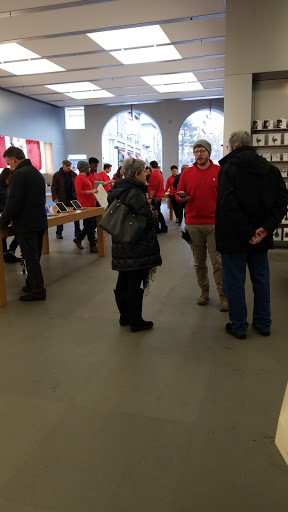 Computer Store «Apple Greenwich Avenue», reviews and photos, 356 Greenwich Ave, Greenwich, CT 06830, USA