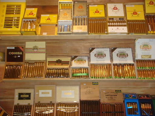 Tobacco Shop «Tobacco Royale Malibu Canyon - Cigars, Vapes & Glass», reviews and photos, 26500 Agoura Rd Suite 101, Calabasas, CA 91302, USA