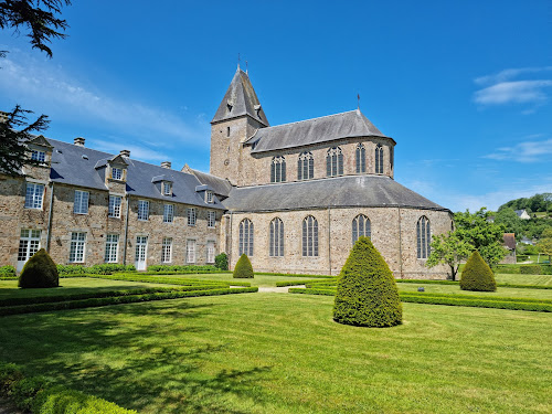 attractions ABBAYE BÉNÉDICTINE NOTRE-DAME Lonlay-l'Abbaye