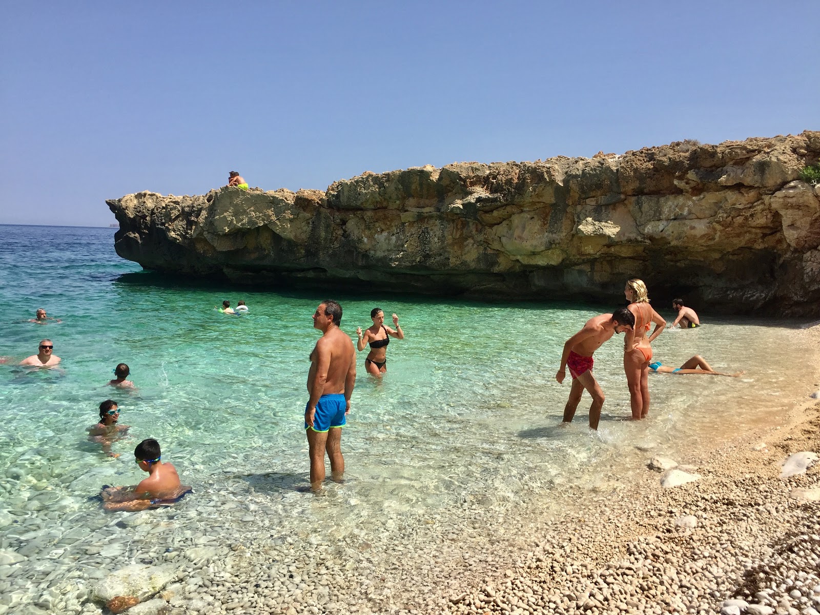 Φωτογραφία του Spiaggia Agliareddi με πολλοί ευρύχωροι κόλποι
