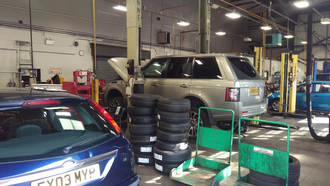 Halfords Autocentre Milton Keynes (Winterhill) - Milton Keynes
