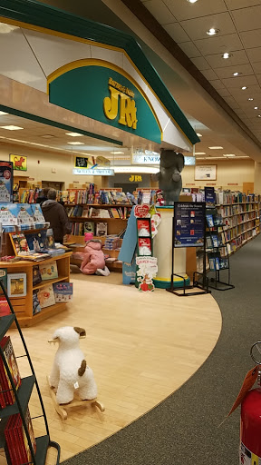 Book Store «Barnes & Noble», reviews and photos, 4935 S 76th St, Greenfield, WI 53220, USA