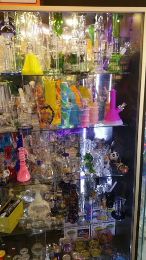 Vaporizer Store «Eastie Smoke Shop», reviews and photos, 76 Bennington St, East Boston, MA 02128, USA