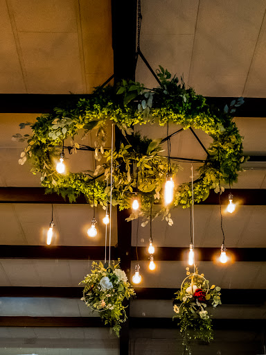 Mistletoe and Ivy, Newburgh IN