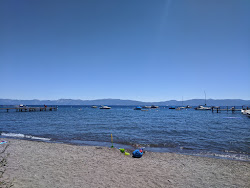 Tahoe Pines Beach'in fotoğrafı - rahatlamayı sevenler arasında popüler bir yer